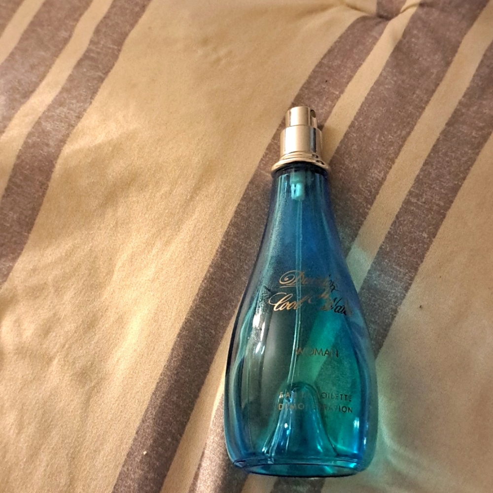 Davidoff women's perfume. Will give free to the person that buys the jean bundle